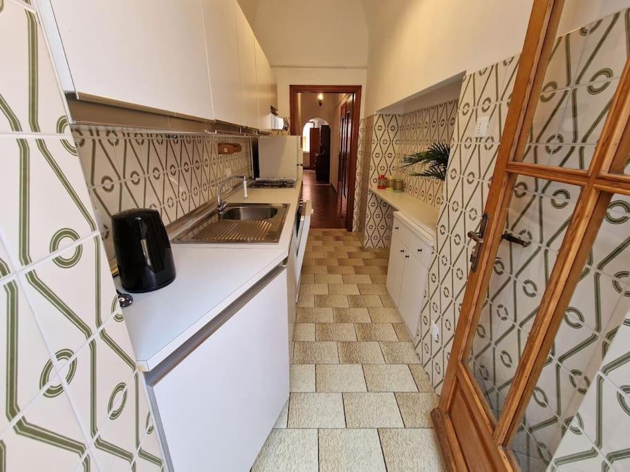 Silver Sands Finale Ligure - Traditional Apartment - 4 Beds & Terrace By The Beach エクステリア 写真