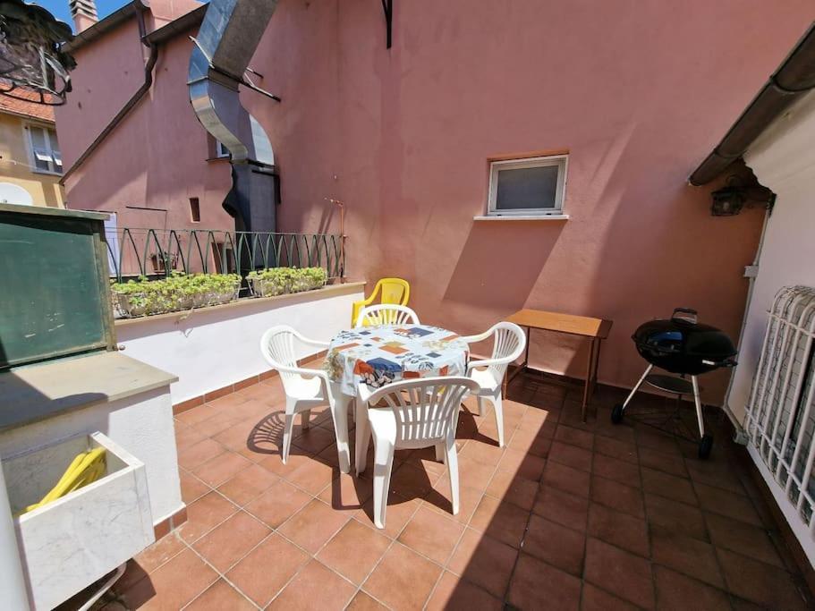 Silver Sands Finale Ligure - Traditional Apartment - 4 Beds & Terrace By The Beach エクステリア 写真