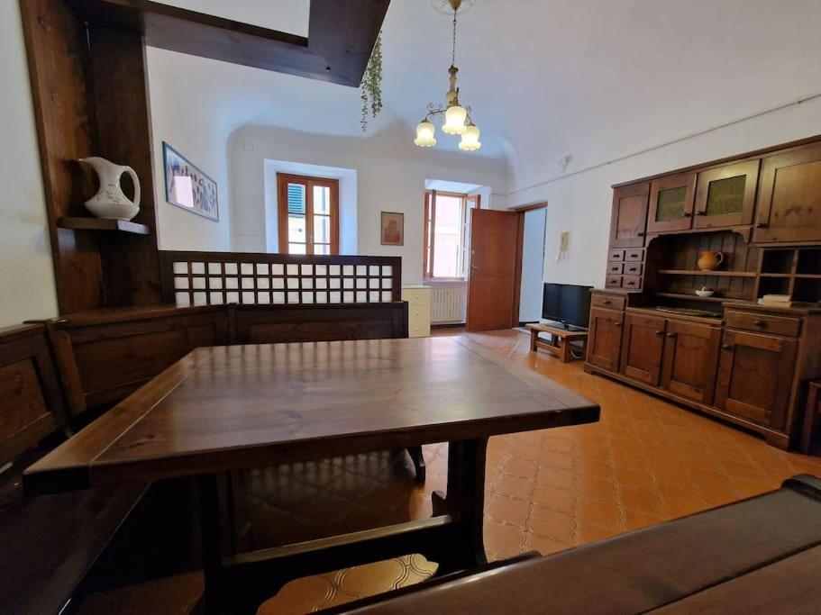 Silver Sands Finale Ligure - Traditional Apartment - 4 Beds & Terrace By The Beach エクステリア 写真