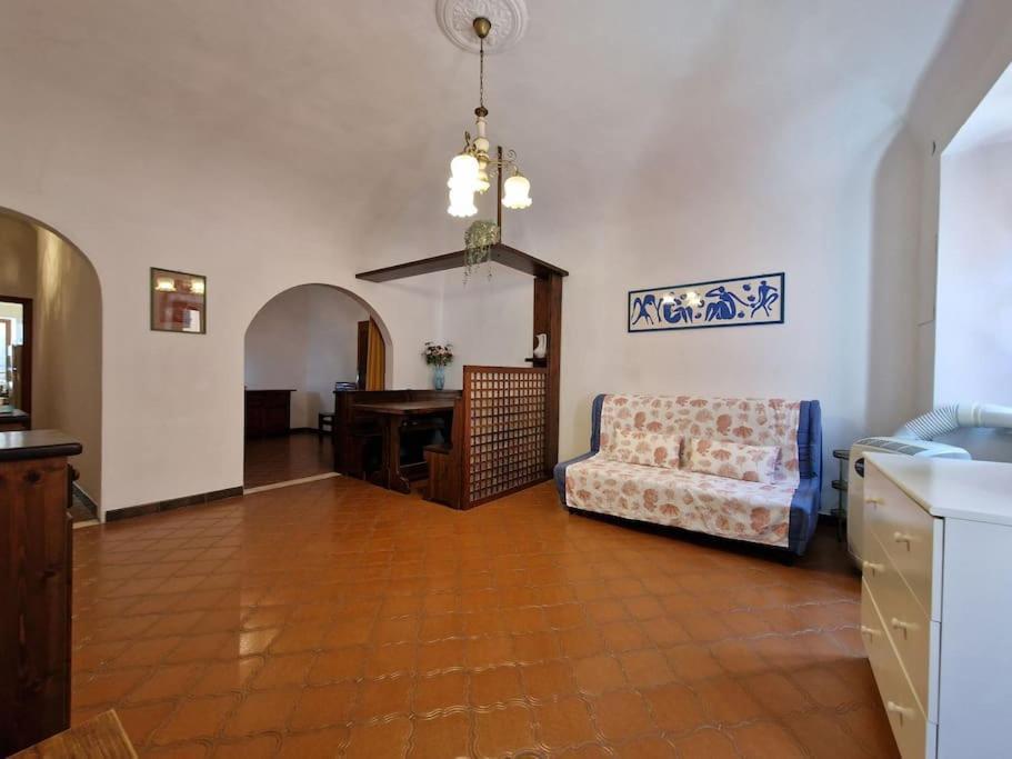 Silver Sands Finale Ligure - Traditional Apartment - 4 Beds & Terrace By The Beach エクステリア 写真