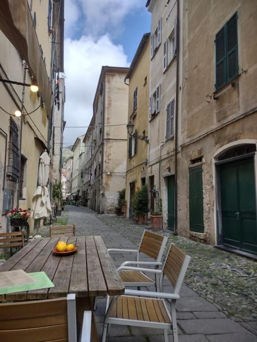 Silver Sands Finale Ligure - Traditional Apartment - 4 Beds & Terrace By The Beach エクステリア 写真