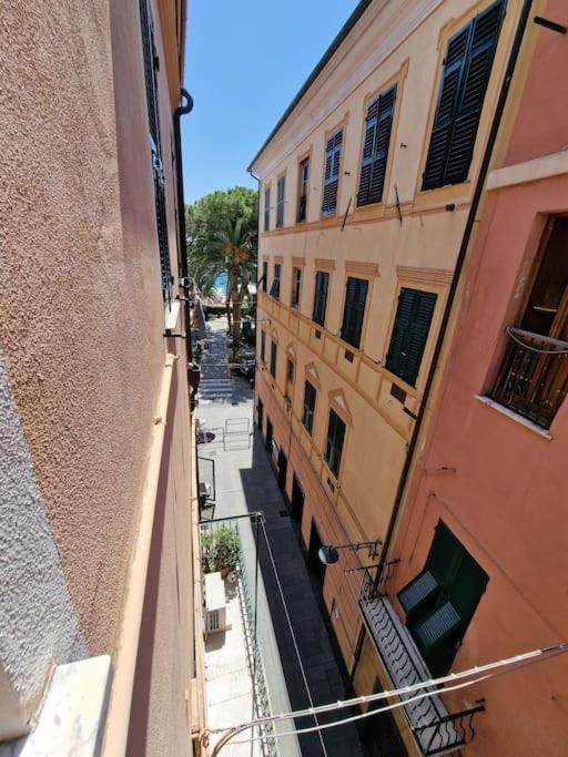 Silver Sands Finale Ligure - Traditional Apartment - 4 Beds & Terrace By The Beach エクステリア 写真