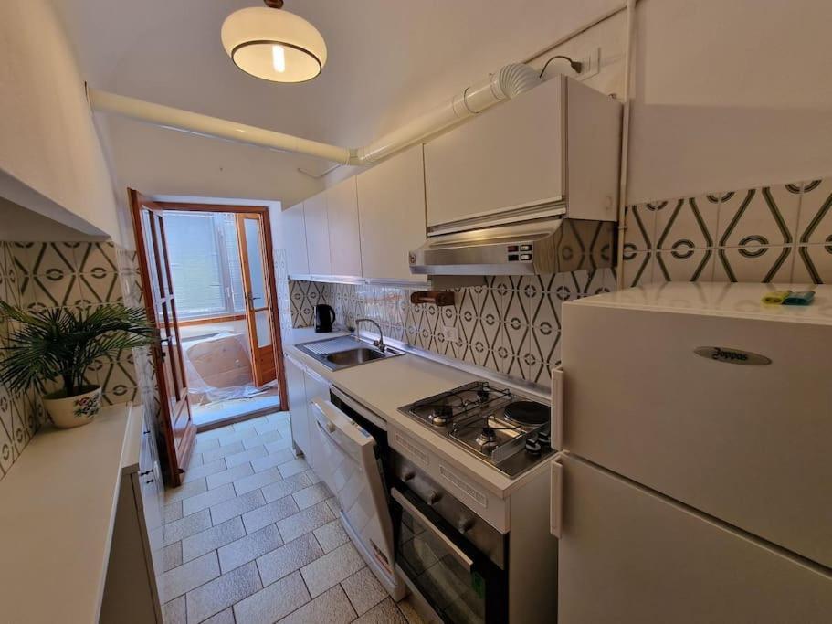 Silver Sands Finale Ligure - Traditional Apartment - 4 Beds & Terrace By The Beach エクステリア 写真